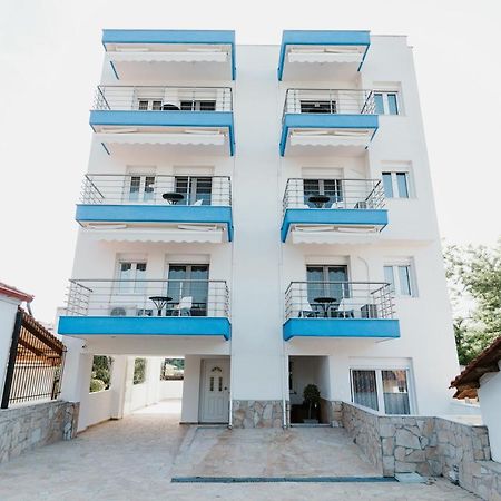 Blue And White Luxury Suites Nea Kallikrateia Dış mekan fotoğraf