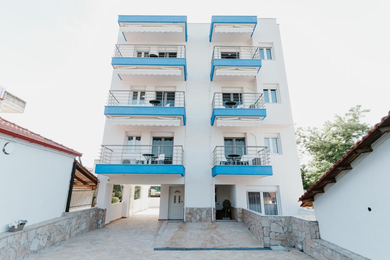 Blue And White Luxury Suites Nea Kallikrateia Dış mekan fotoğraf