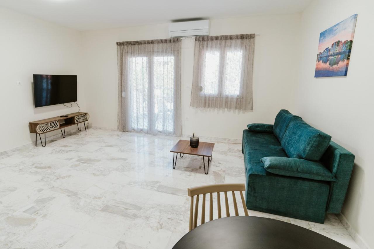 Blue And White Luxury Suites Nea Kallikrateia Dış mekan fotoğraf