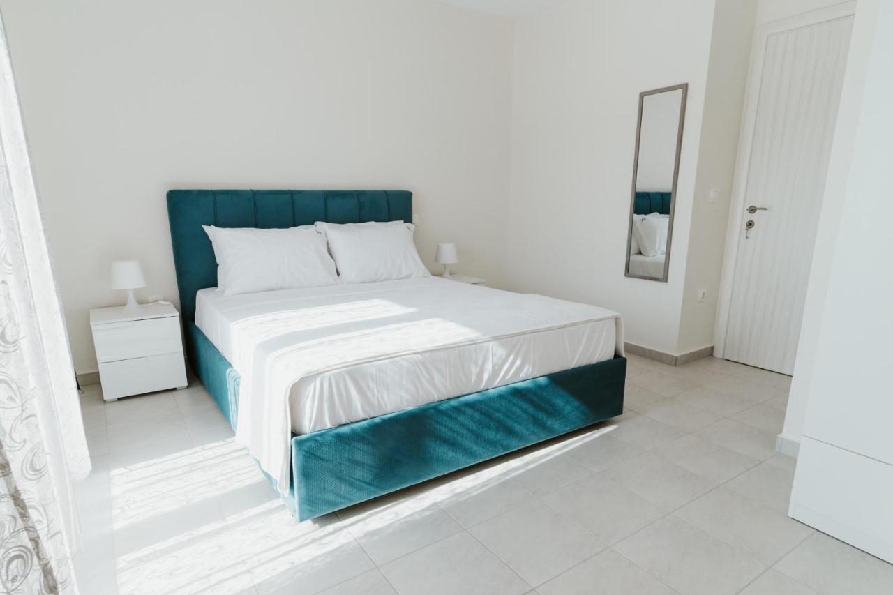 Blue And White Luxury Suites Nea Kallikrateia Dış mekan fotoğraf