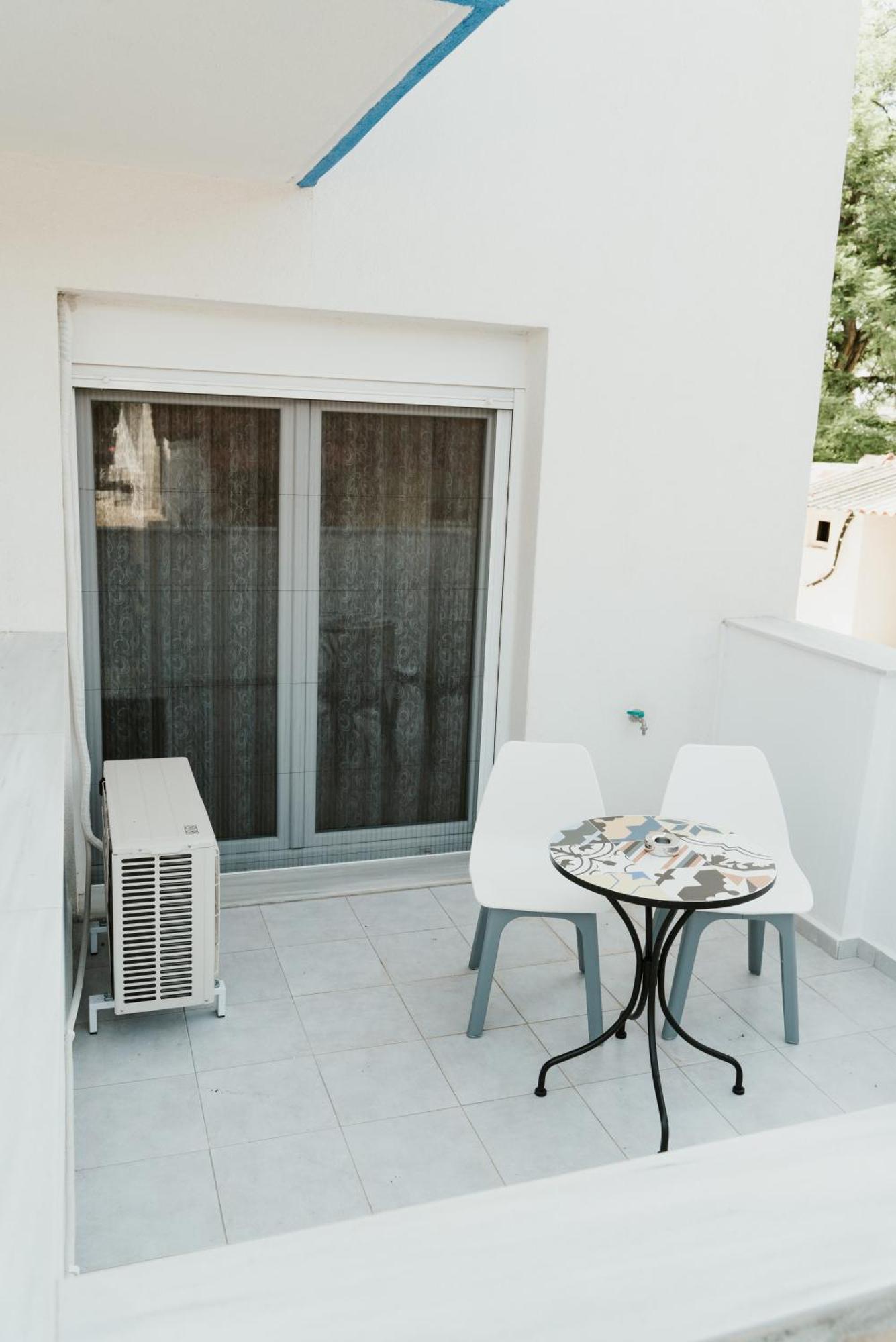Blue And White Luxury Suites Nea Kallikrateia Dış mekan fotoğraf
