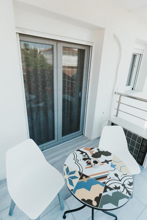 Blue And White Luxury Suites Nea Kallikrateia Dış mekan fotoğraf