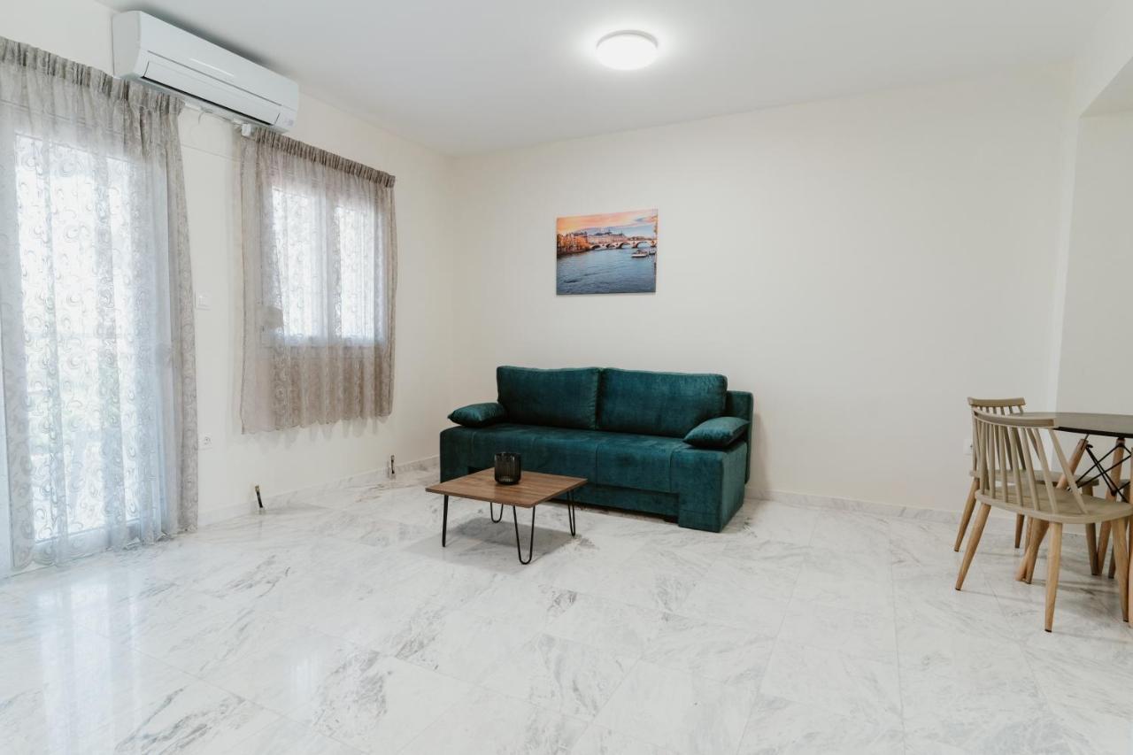 Blue And White Luxury Suites Nea Kallikrateia Dış mekan fotoğraf
