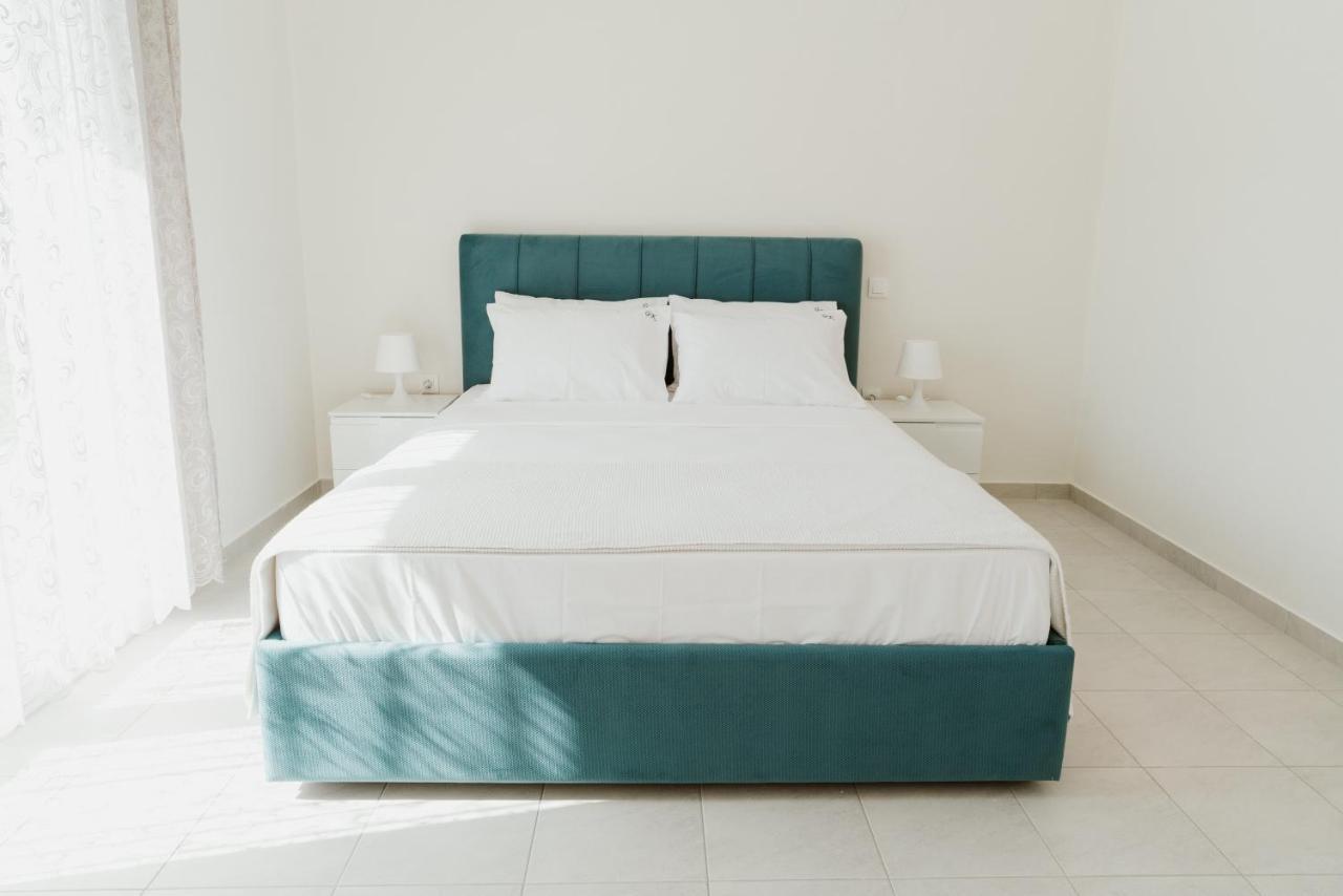 Blue And White Luxury Suites Nea Kallikrateia Dış mekan fotoğraf