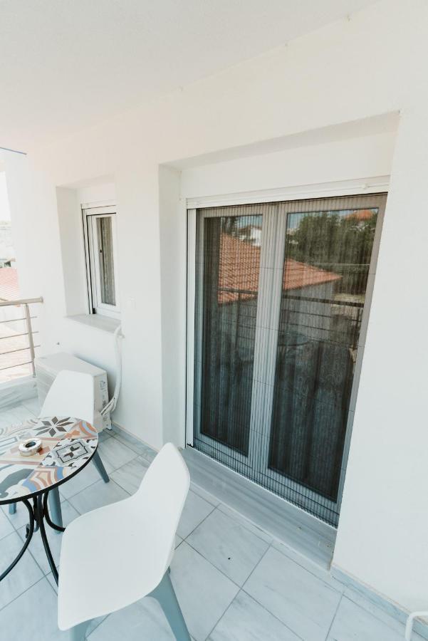 Blue And White Luxury Suites Nea Kallikrateia Dış mekan fotoğraf