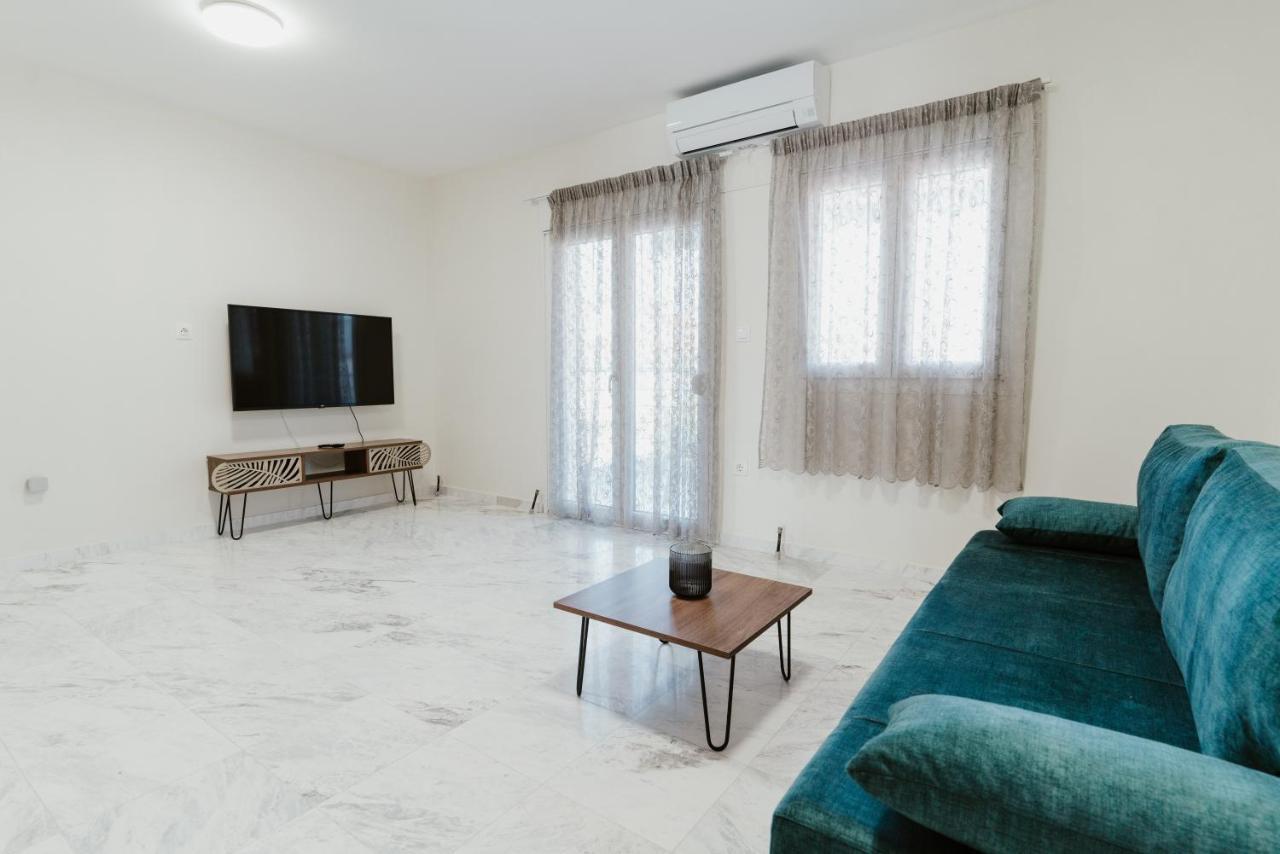 Blue And White Luxury Suites Nea Kallikrateia Dış mekan fotoğraf