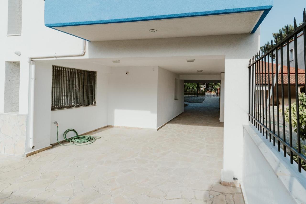 Blue And White Luxury Suites Nea Kallikrateia Dış mekan fotoğraf