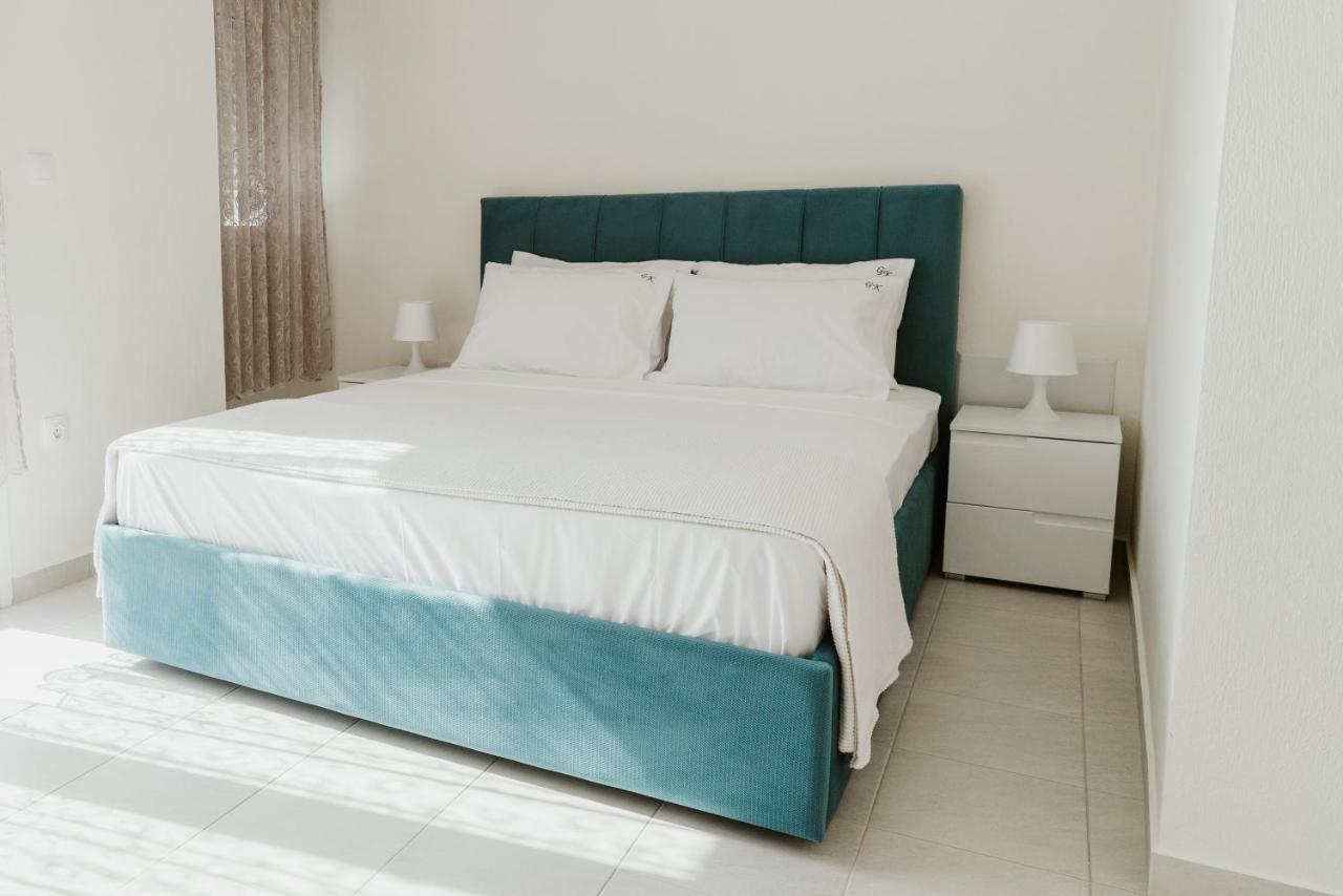 Blue And White Luxury Suites Nea Kallikrateia Dış mekan fotoğraf