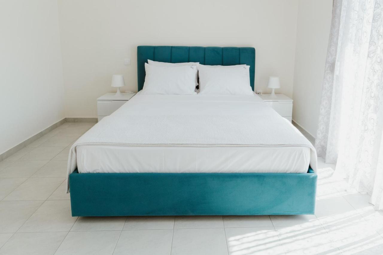 Blue And White Luxury Suites Nea Kallikrateia Dış mekan fotoğraf