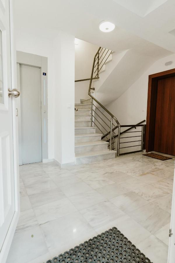 Blue And White Luxury Suites Nea Kallikrateia Dış mekan fotoğraf