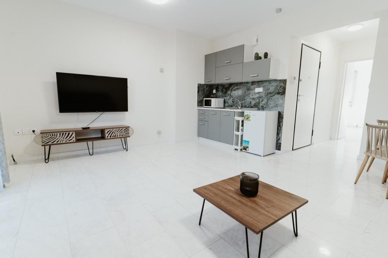 Blue And White Luxury Suites Nea Kallikrateia Dış mekan fotoğraf